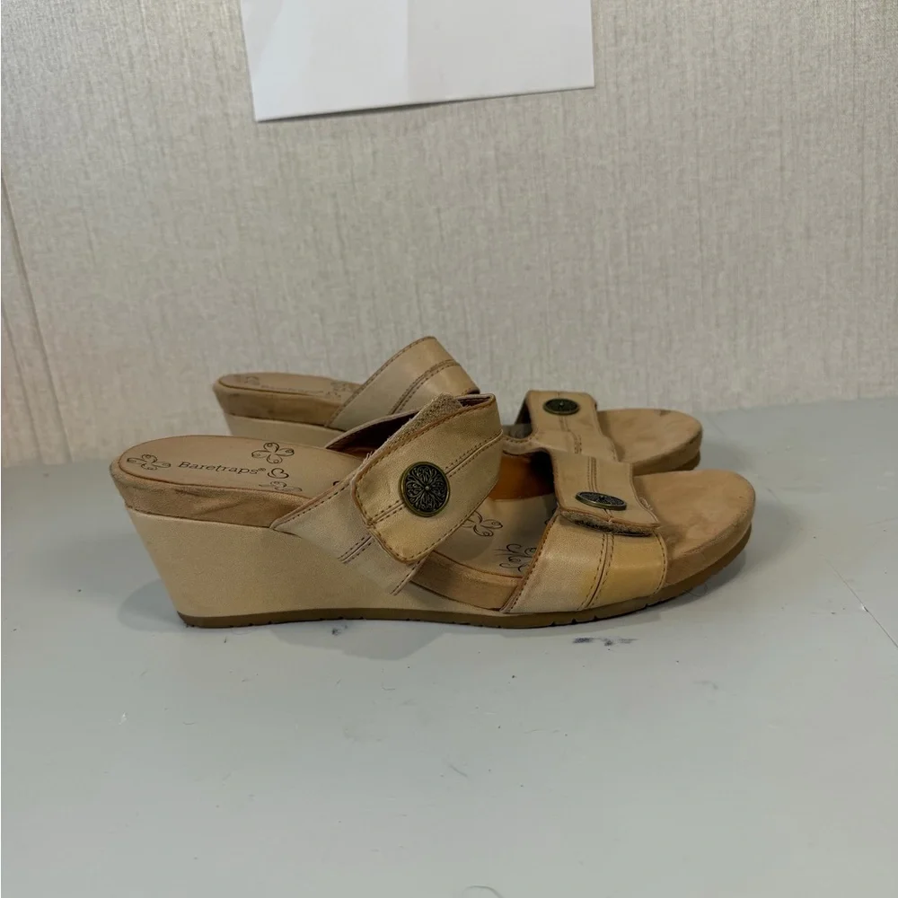 Baretraps  Winona And Women Wedge Size 10 Color Tan‎